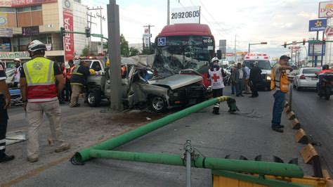 Muere una persona tras accidente entre camioneta y unidad de Ecovía