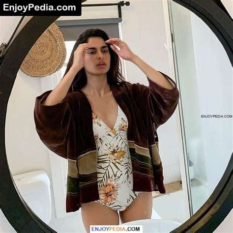 6 Hot Sexy Aisha Ahmed Bikini Pics