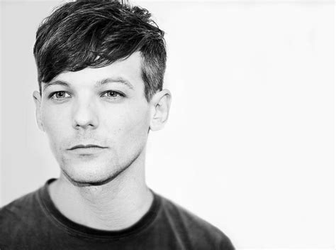 Louis Tomlinson Updates On Twitter