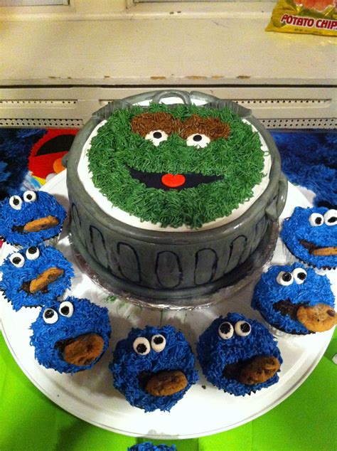 Oscar The Grouch Cake And Cookie Monster Cupcakesby Me Jp Giant Cupcake Cakes Sesame