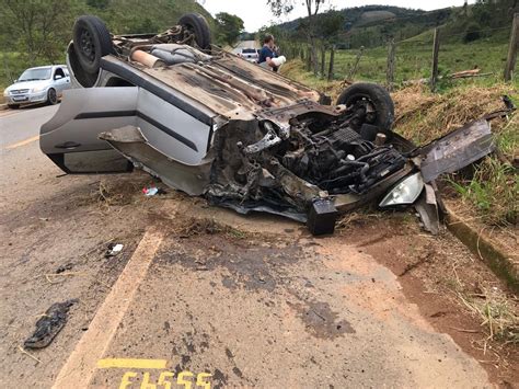 A Gazeta Acidente Entre Carro E Moto Deixa Dois Mortos No Capara