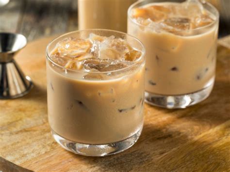 Cómo hacer licor de café tipo Baileys casero en 5 minutos