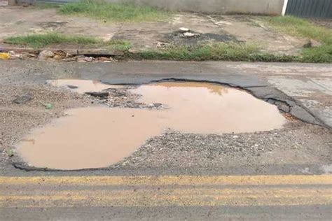 Concurso gera mais de 400 fotos de buracos em vias públicas de Corumbá