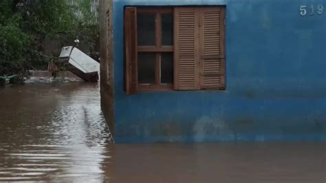 Los Muertos Por Las Inundaciones En Brasil Llegan A 127 Y Los