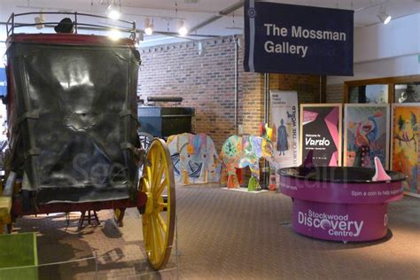 Pictures of Stockwood Discovery Centre museum, Stockwood Park, Luton, Bedfordshire LU1 4LX - See ...