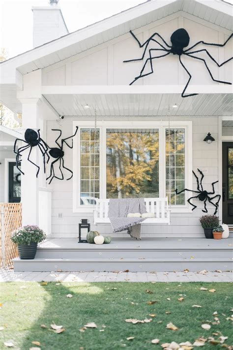 Halloween Spider Decor Thats Just The Right Amount Of Creepy The