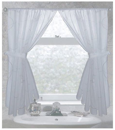 Tips & Ideas for Choosing Bathroom Window Curtains (WITH PHOTOS!)