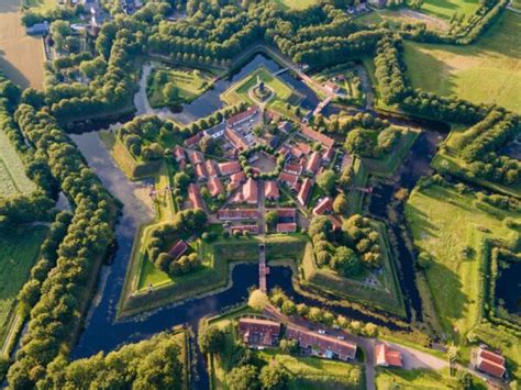 Quand les fortifications en étoile supplantaient les châteaux médiévaux