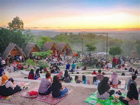 Puncak Sosok Bawuran Spot Favorit Menikmati Sunset