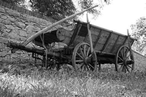 Roda De Carruagem De Madeira Velha Imagem De Stock Imagem De Oxidado