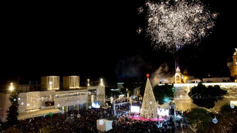 Thousands attend Christmas tree lighting in Bethlehem | CTV News