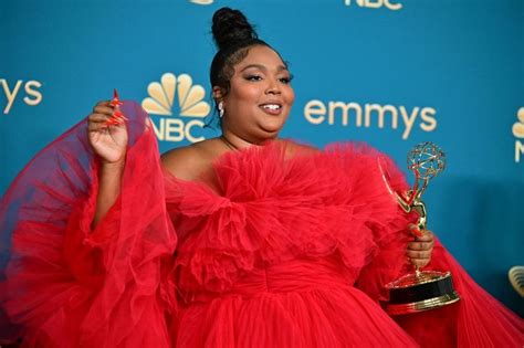 ‘snl Lizzo Steps In As Musical Guest For Last Show Of 2022 Dec 17