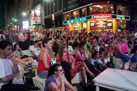 La Noche De Las Librerías Copó La Avenida Corrientes Con Cien Mil