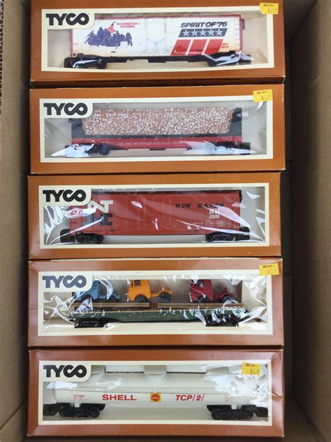 Lot 15 Vintage Tyco Ho Scale Train Cars