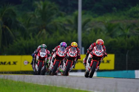 Pebalap Astra Honda Kembali Kuasai Podium Indonesia Raya Berkumandang