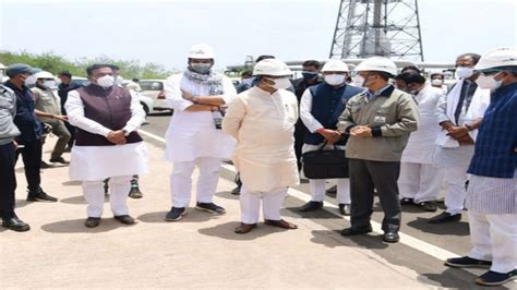 BINA REFINERY WILL PROVIDE 25 MT OXYGEN TO MP DAILY UNION MINISTER