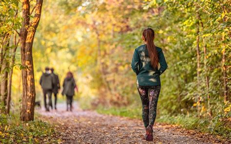 A Guided Walking Meditation to Connect with Your Senses - Mindful ...