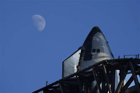 Espace Une première SpaceX rattrape en vol une partie de sa