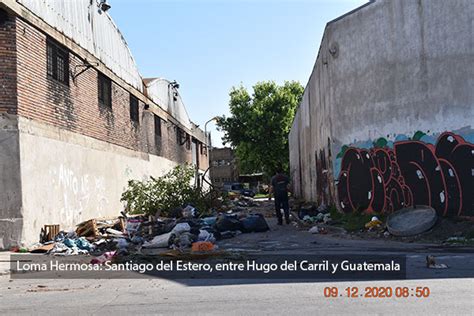 BUENOS AIRES TRES DE FEBRERO Calles inundadas de basura con tránsito