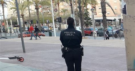 La Policía detiene a un hombre por insultar y amenazar a una mujer