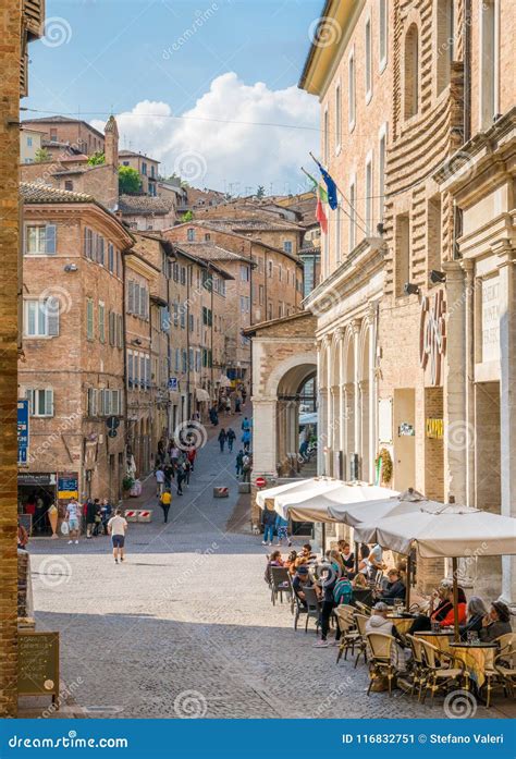 Tarde Soleada En Urbino Ciudad Y Sitio Del Patrimonio Mundial En La