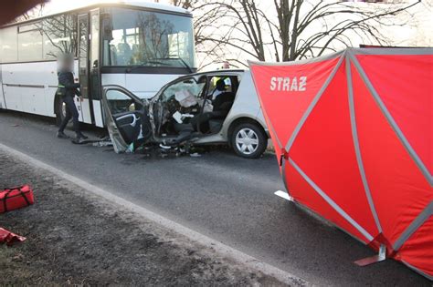 Śmiertelny wypadek na DK 15 w Perzycach Samochód osobowy zderzył się z