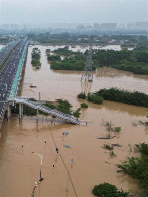 Floods Swamp Southern China Spark Extreme Weather Fears