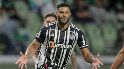 Hulk atinge marcas pelo Atlético e se aproxima de artilheiros do Brasileiro