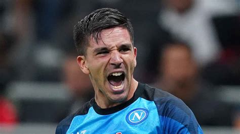 Giroud Illude Pioli Il Napoli Espugna San Siro Con Politano E Simeone