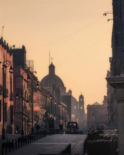 Roadway between Old Buildings · Free Stock Photo