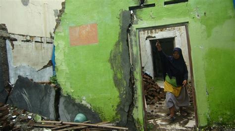 40 Rumah Di Desa Kajen Tegal Rusak Akibat Bencana Tanah Bergerak