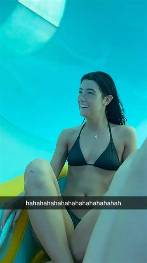 Charli D Amelio Bikini parque acuático vídeo Leaked Videos Porno Hd