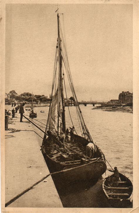 Dept 14 140 Trouville sur Mer La Touques Bateau de pêcheurs