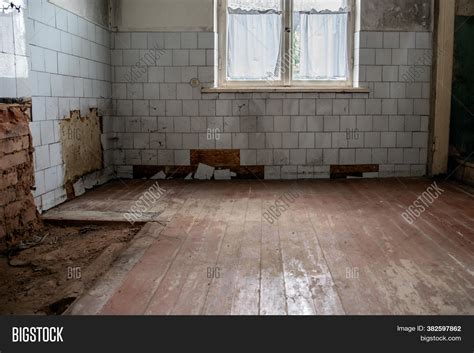 Poor Condition House. Image & Photo (Free Trial) | Bigstock