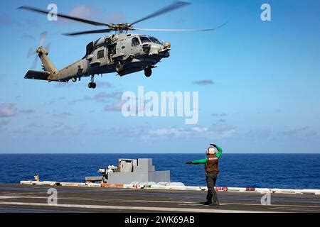 Mar De Filipinas De Febrero De El Portaaviones Clase Nimitz