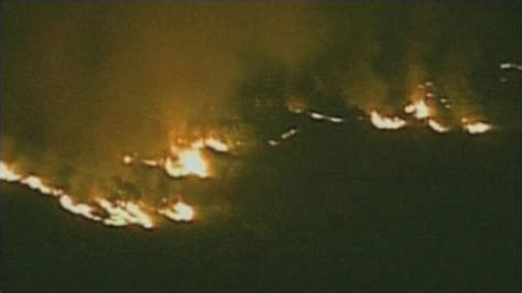 Bbc News Americas Fire Menaces Los Angeles Suburbs