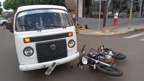 Motorista De Kombi Entra Na Contram O E Bate Em Moto No Centro De Campo