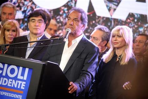 El Peronista Daniel Scioli No Cobrar Como Integrante Del Ejecutivo De