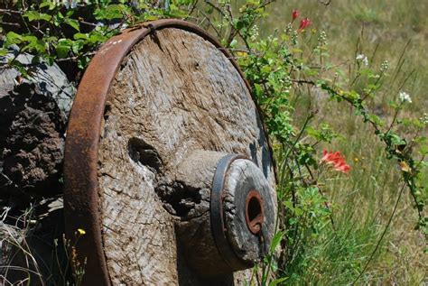 Rueda De Carreta De Madera Y Fierro Firewood Texture Crafts Wooden