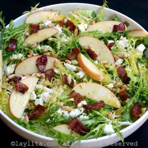 Ensalada De Lechuga Con Manzana Tocino Y Queso De Cabra Laylita