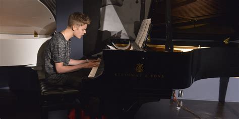 Justin Bieber's Rihanna And Drake Piano Covers Are Pretty Damn Good