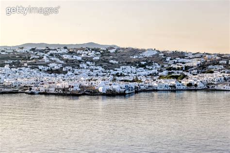 Villas and hotels along the shores of Mykonos Greece 이미지 1643335970