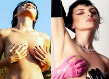 Arisa In Perizoma E Topless Lancia Il Suo Nuovo Singolo Foto