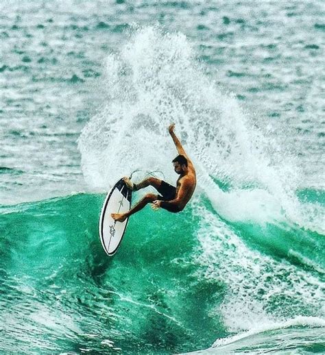 波情報 湘南 スチュアートシェイプ 現地ユーザー写真 サーフボードクオリティーハードコア Quality Hardcore Distributions