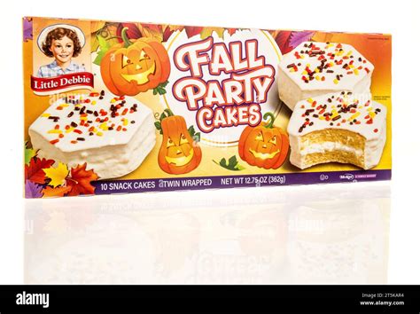 Winneconne Wi 8 October 2023 A Package Of Little Debbie Fall Party Cakes On An Isolated