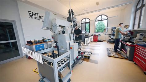 Lot Dronem Przez Laboratoria Szkoleniowe EMT Systems W Cechowni W