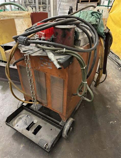 Lincoln Idealarc DC-600 DC Arc Welder.