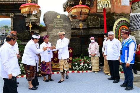 FOTO Presiden Jokowi Resmikan Penataan Fasilitas Kawasan Suci Pura