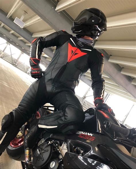 Woof! @shoxx21 | Biker leather, Biker gear, Motorcycle outfit