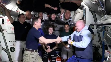 Mira El Momento En Que Astronauta Estadounidense Le Entrega El Comando